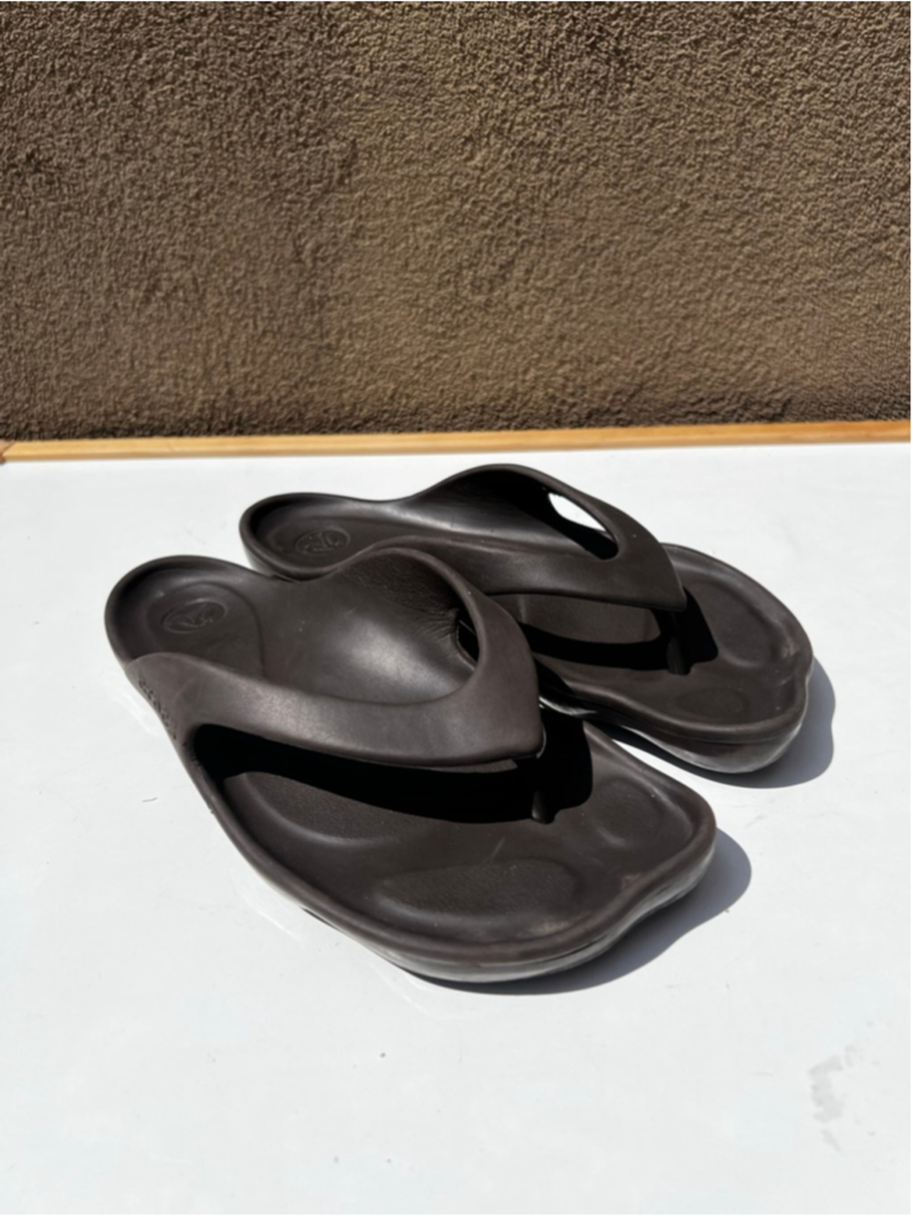 Crocs Boulder Colorado Womens Size 8 Brown Flip Flops Sandals Almost Barefoot